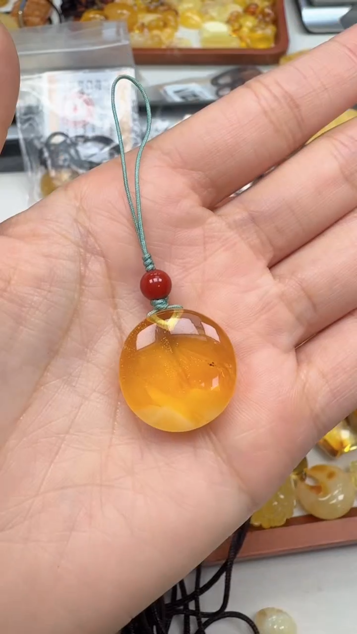 裸石琥珀未镶嵌瘦**?如图