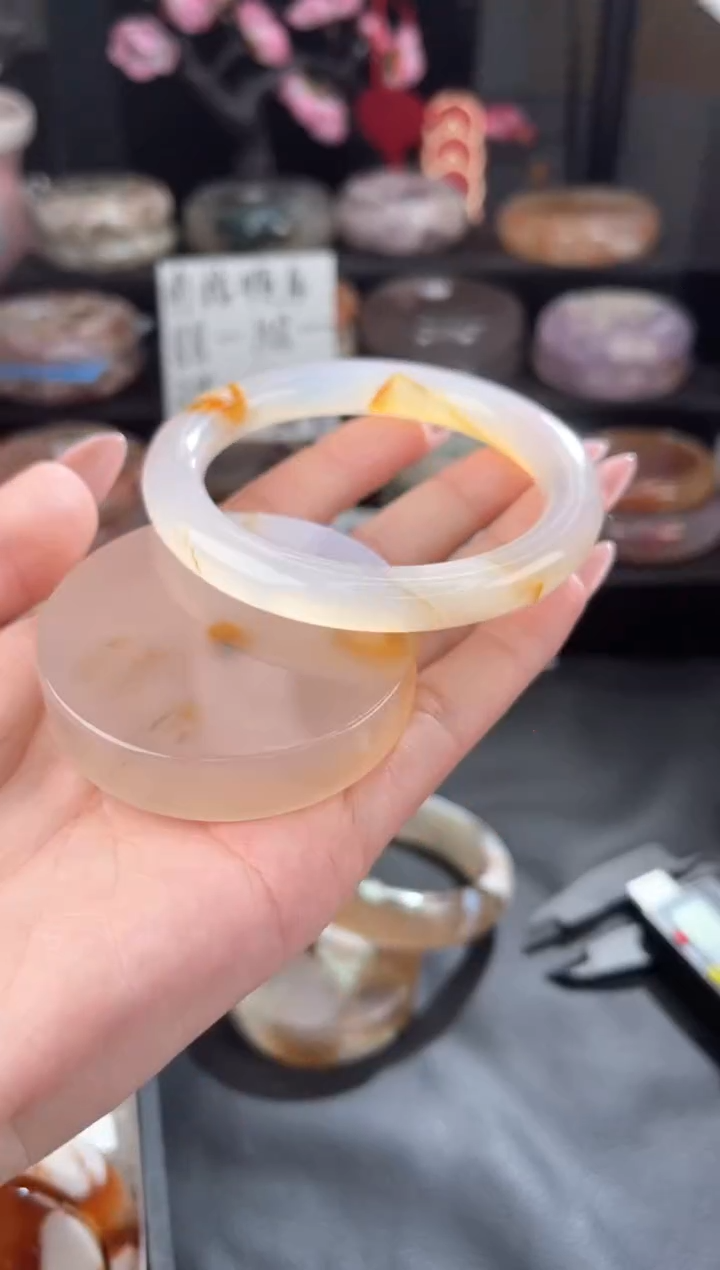 【闪购商品】石英质玉手镯未镶嵌59
