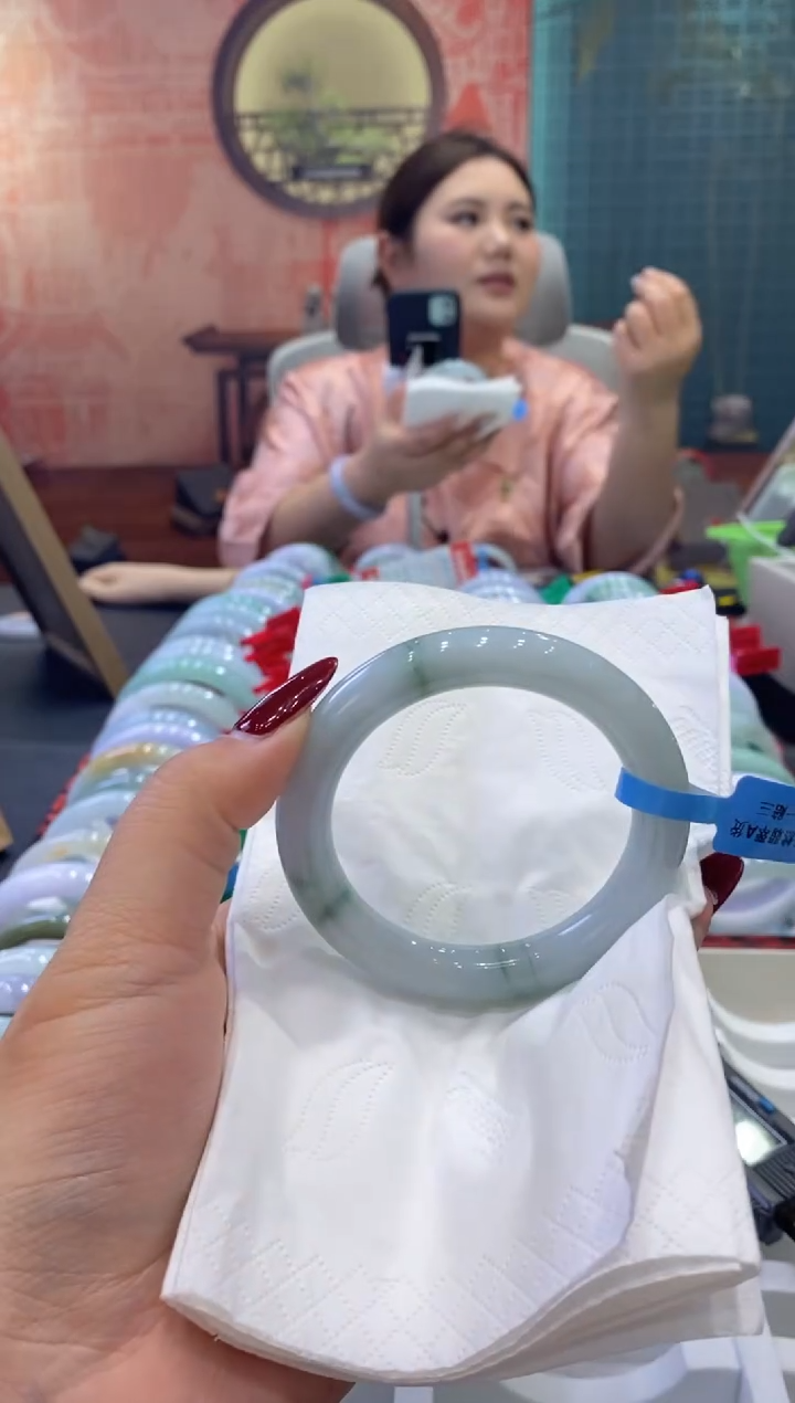 【闪购商品】翡翠手镯未镶嵌多人0010515