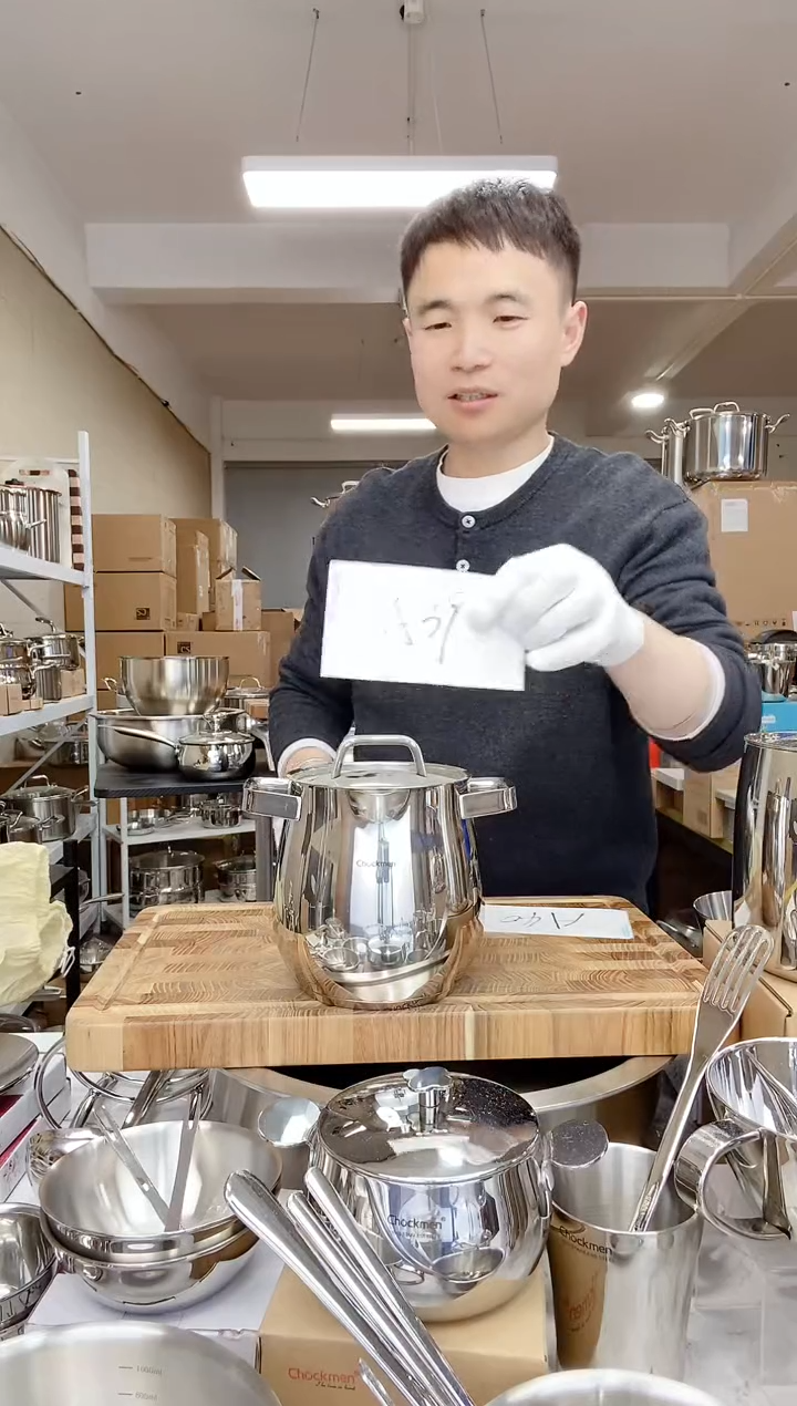 【闪购商品】A39 微瑕卓德铭12cm双耳异形锅