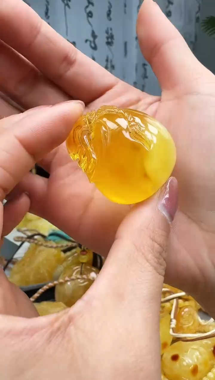 【闪购商品】琥珀裸石未镶嵌挂坠