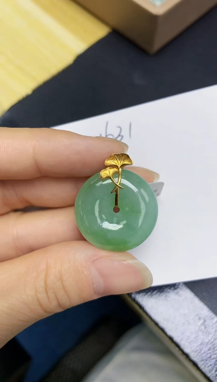 翡翠18K金镶嵌颈饰 天然翡翠A货