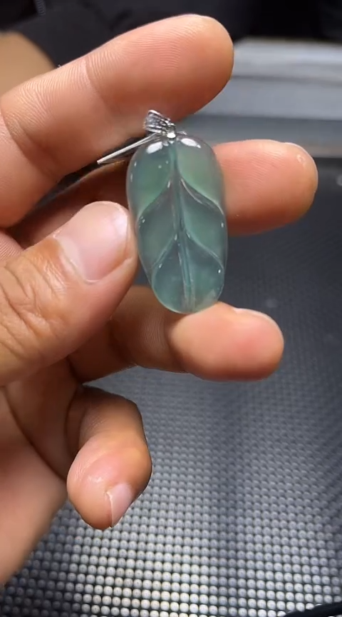 未镶嵌定制翡翠吊坠