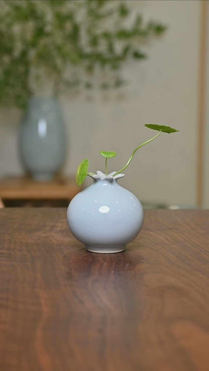 其他微瑕天青釉朱家汝窑款小石榴瓶