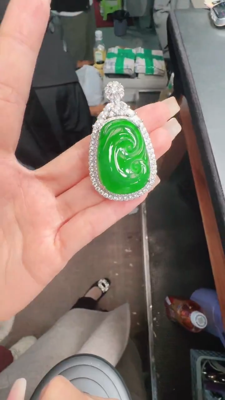 未镶嵌定制翡翠A货有轻微色差属于正常现象，如意1