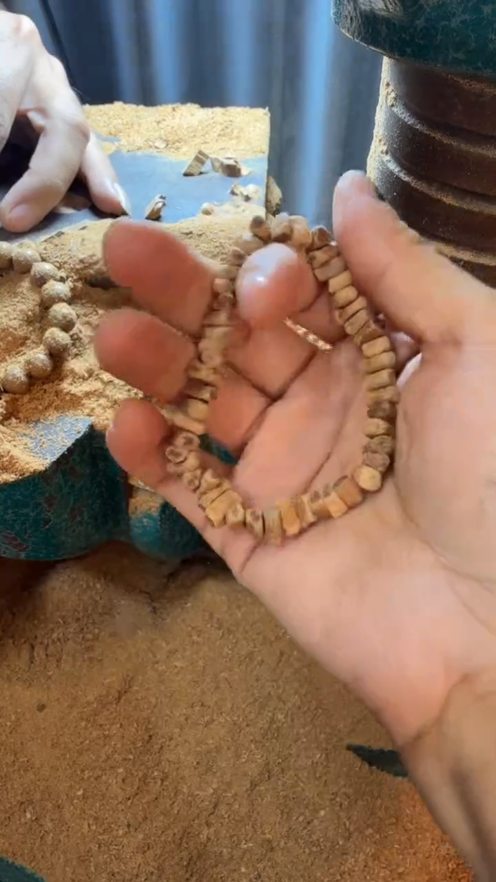 檀香木其他四剖料随形单圈