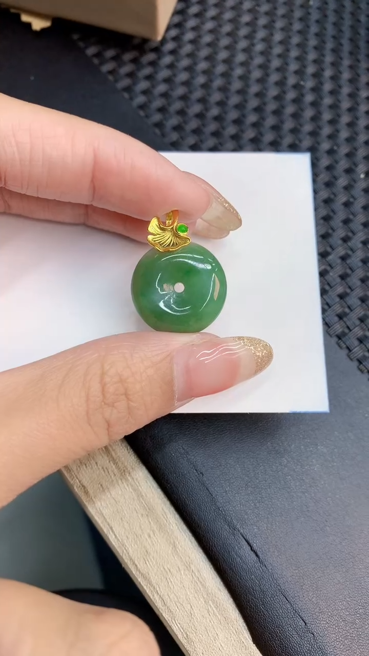 翡翠未镶嵌颈饰             8