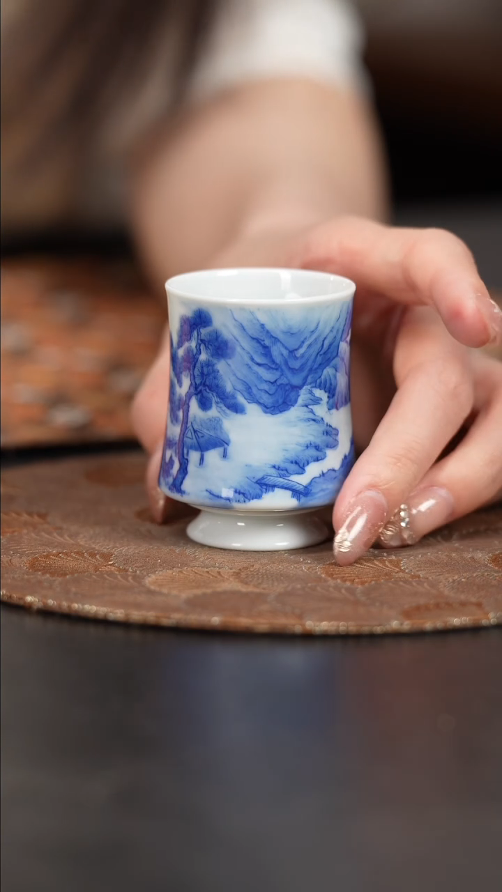 【闪购商品】杯看山柴窑青花山水