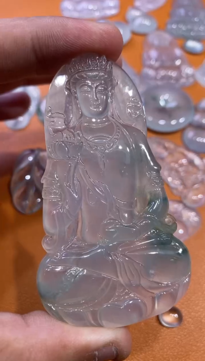 【闪购商品】翡翠颈饰未镶嵌观音9500