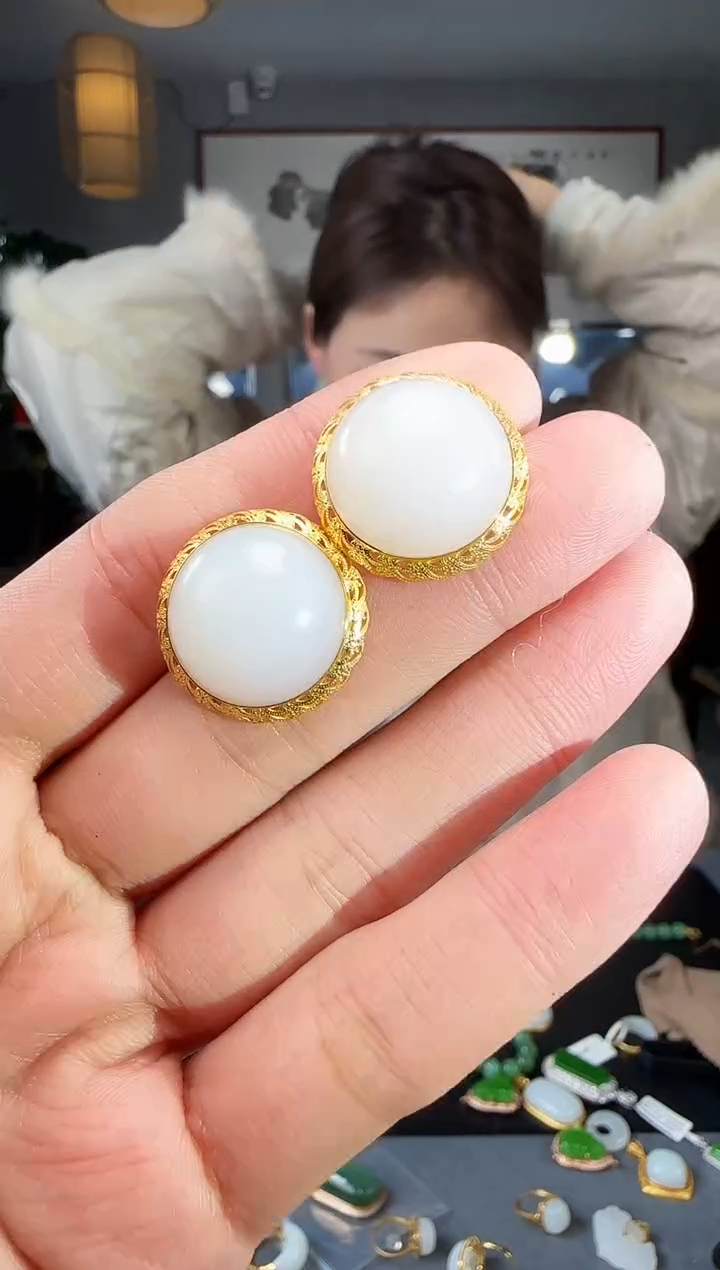 【闪购商品】和田玉耳钉18K金镶嵌1