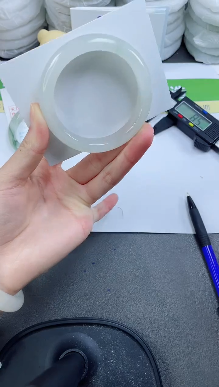 【闪购商品】石英质玉手镯未镶嵌155-54.7