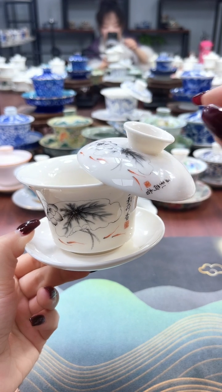 【闪购商品】小号玉影荷香马蹄盖碗