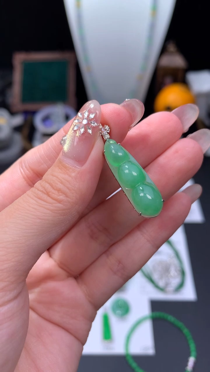 18K金镶嵌定制翡翠48小时鉴赏期 退货不扣服务费