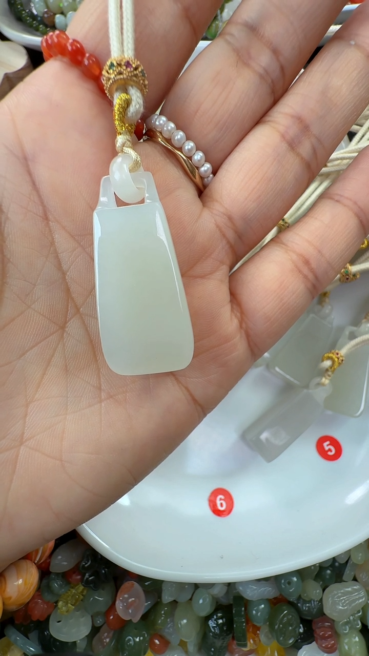 颈饰未镶嵌和田玉萍**逢199一个