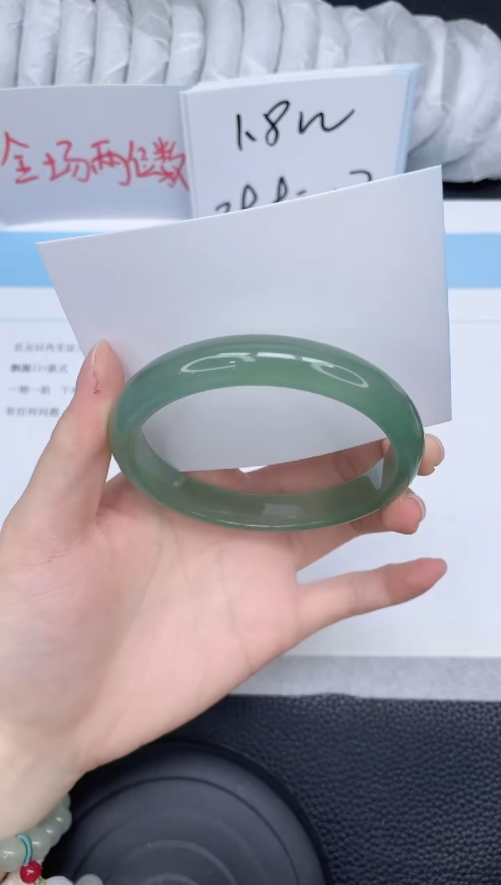 未镶嵌手镯石英质玉137-64