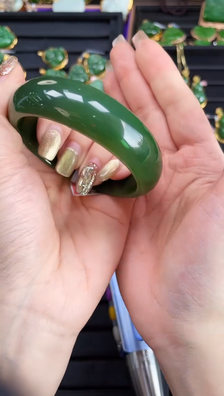 【闪购商品】和田玉手镯未镶嵌54-61多样性发一