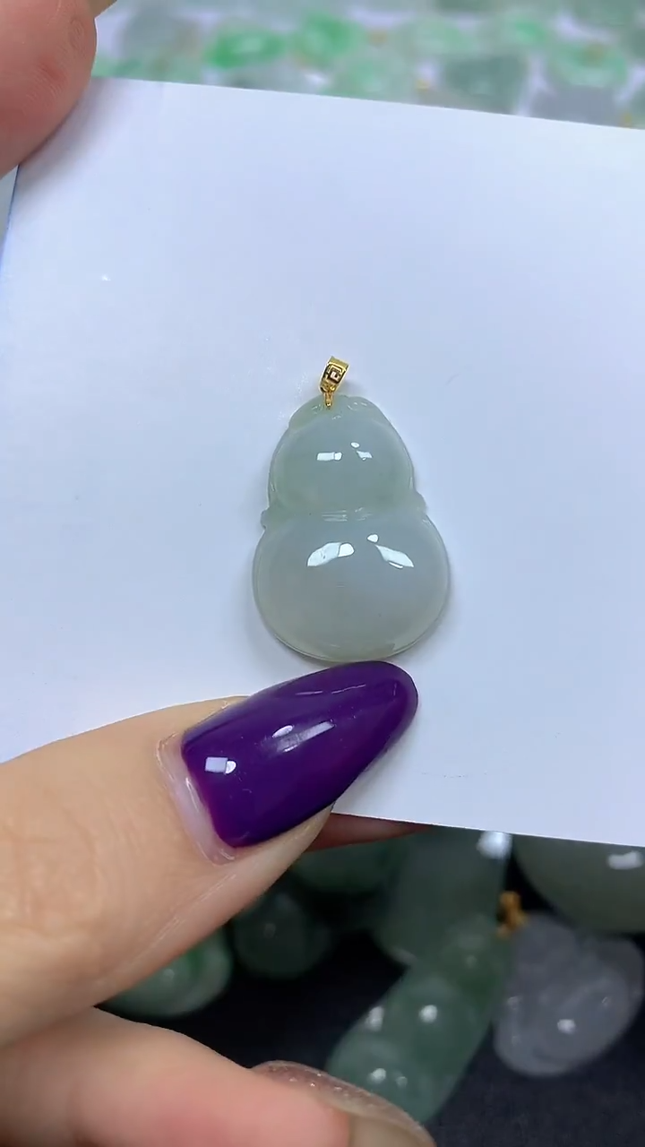 颈饰18K金镶嵌翡翠 