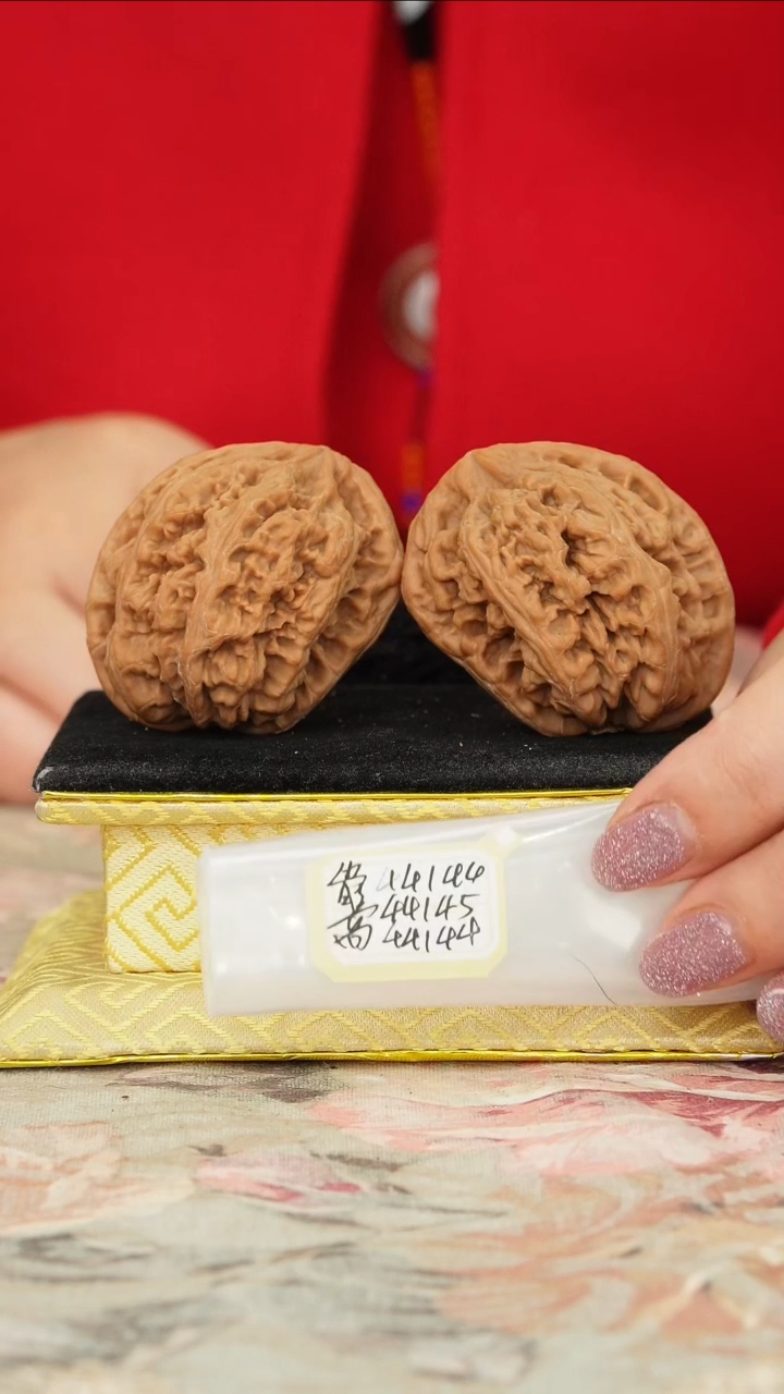 【闪购商品】文玩核桃把件非嫁接大粗筋鹰嘴