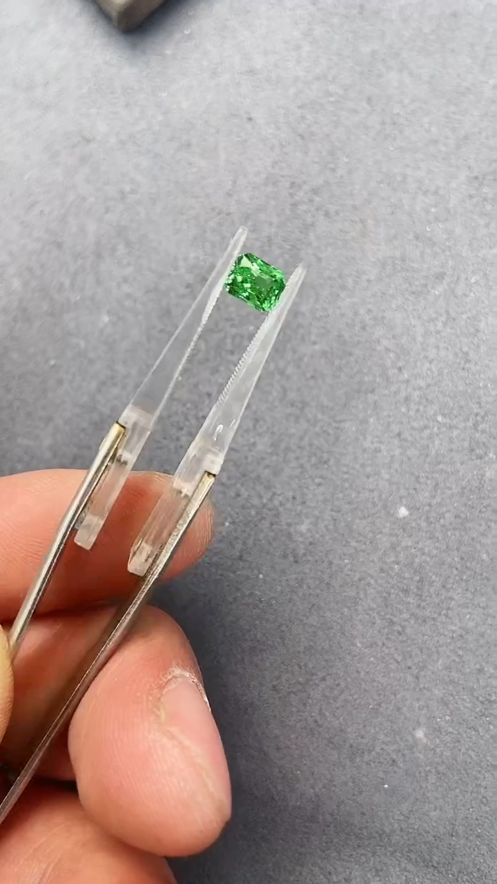 【闪购商品】石榴石（沙弗莱）裸石未镶嵌1.14