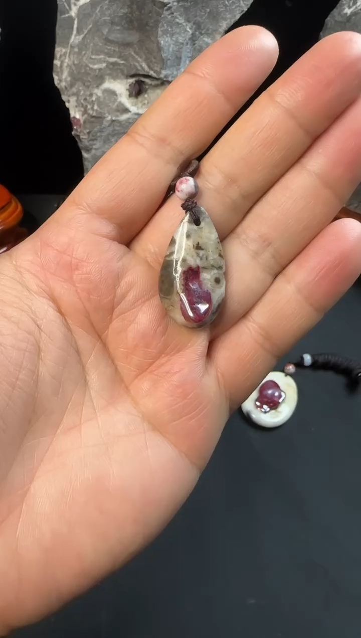 天然辰砂天然朱砂晶体原石吊坠挂件