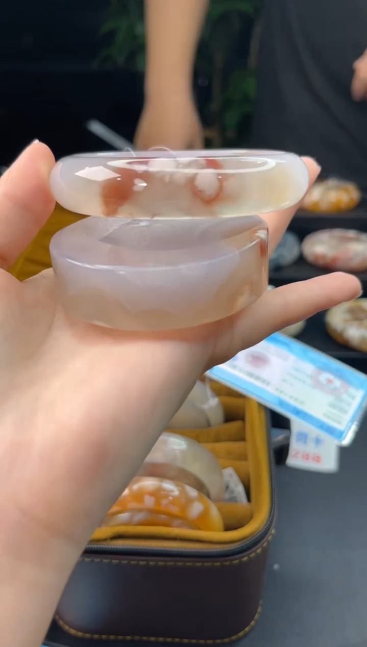 【闪购商品】石英质玉手镯未镶嵌赠送镯心（圈口62