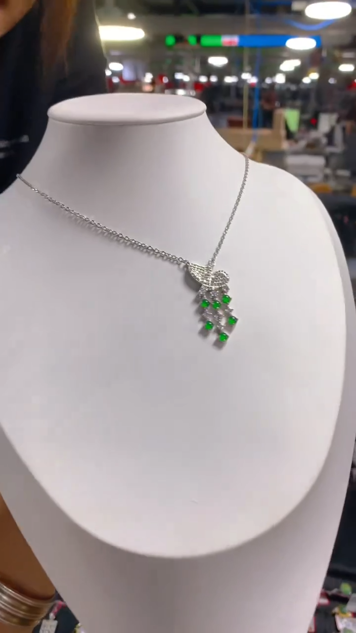 【闪购商品】翡翠吊坠(赠链)未镶嵌0464636115多样性发其一