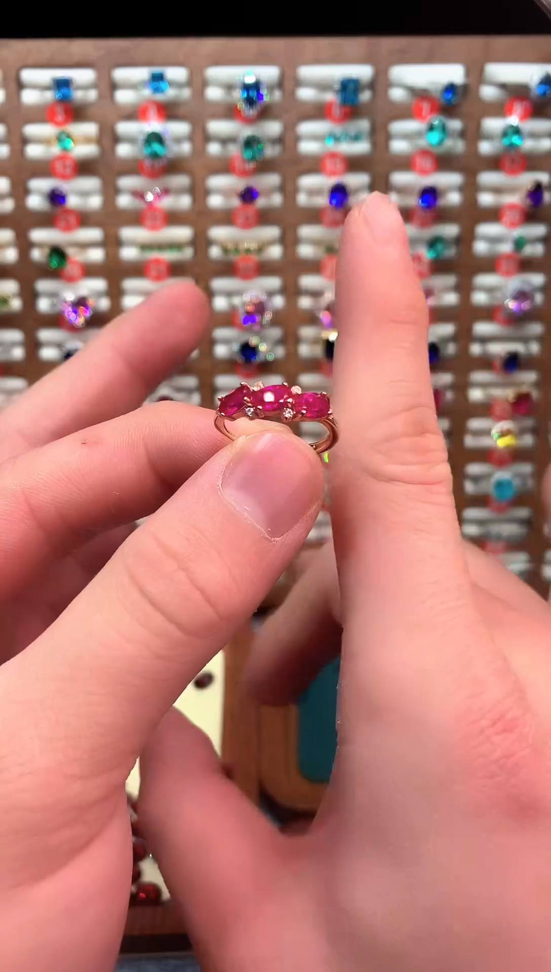 银S925镶嵌戒指红宝石......