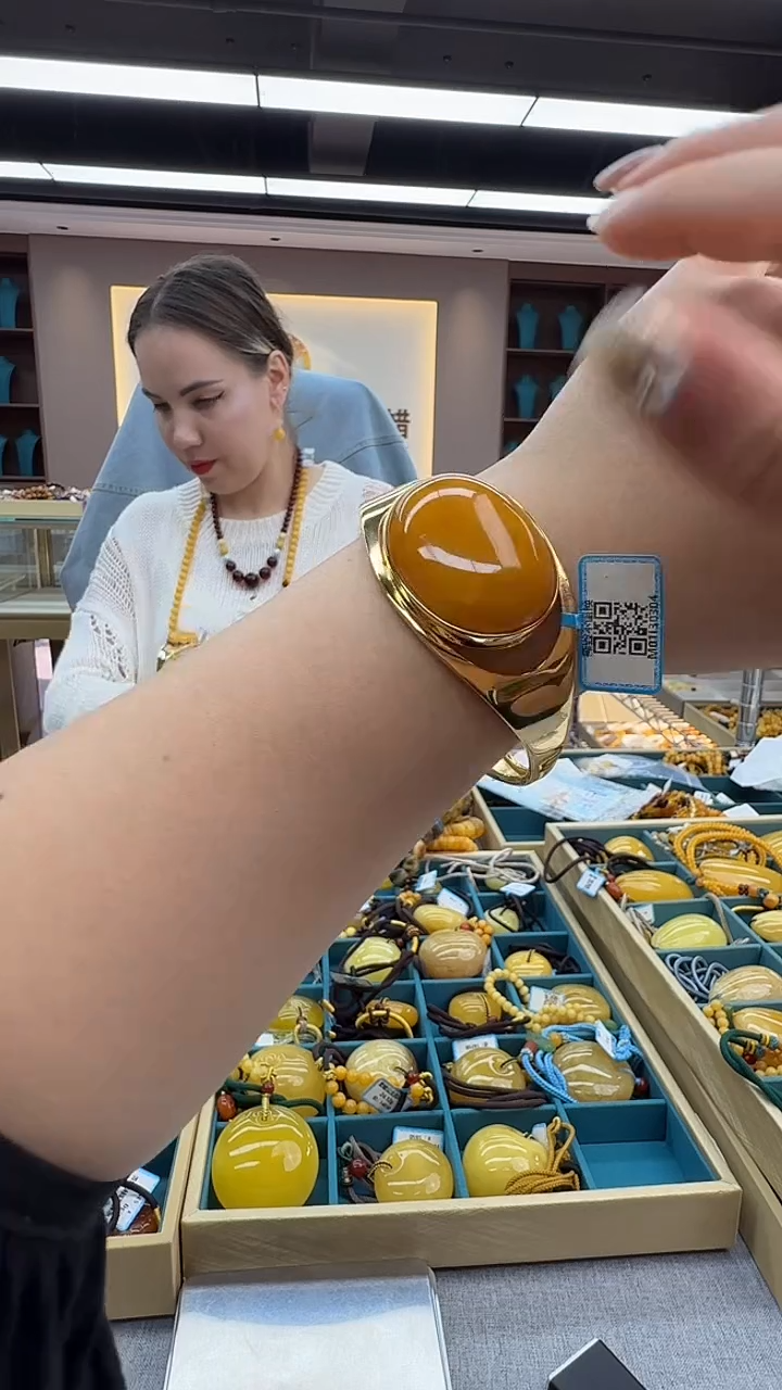 未镶嵌琥珀手镯145秒拍号 假一罚三 