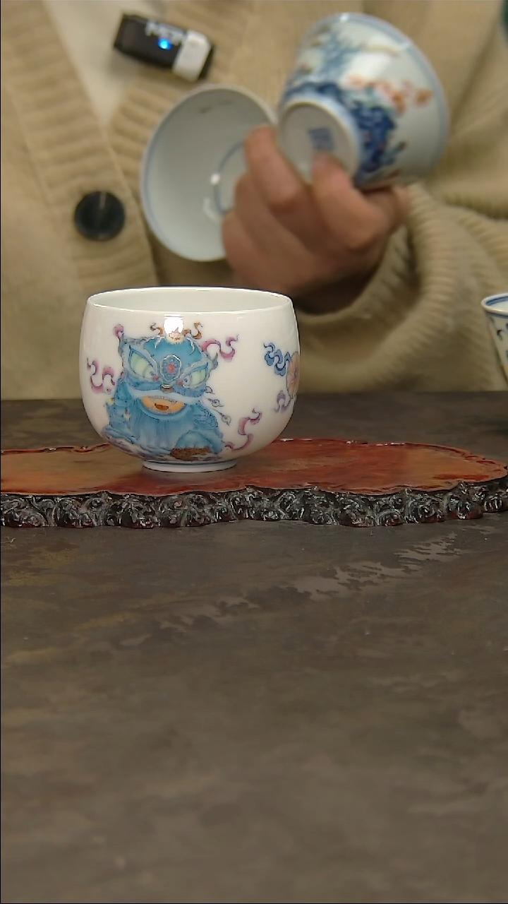 【闪购商品】青花斗彩狮子主人杯