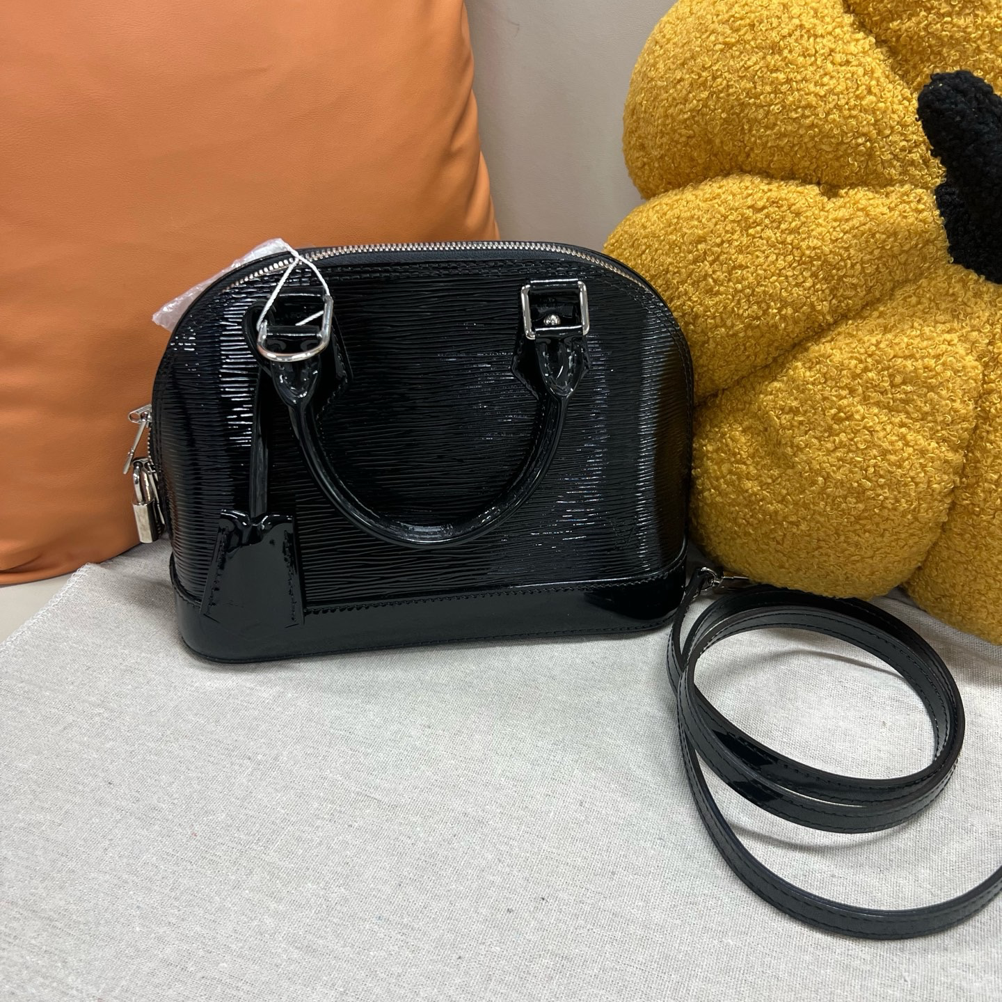 95新 LouisVuitton/路易威登 Alma BB系列 黑色 水波纹贝壳包 