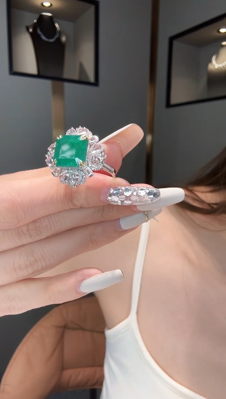 18K金镶嵌戒指祖母绿CE0739