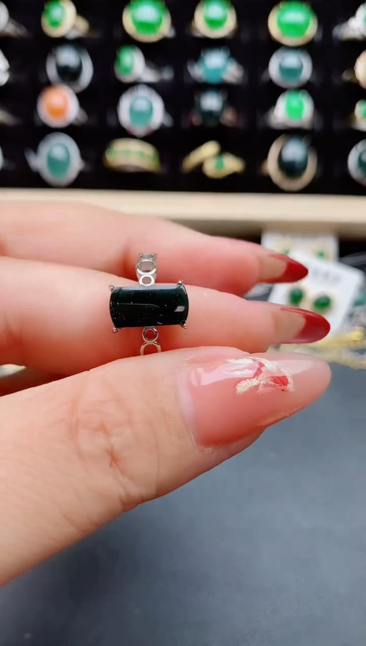 【闪购商品】翡翠戒指银S925镶嵌585050