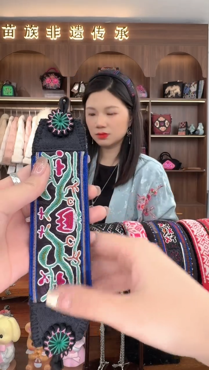【闪购商品】织绣扶光苗绣传承302