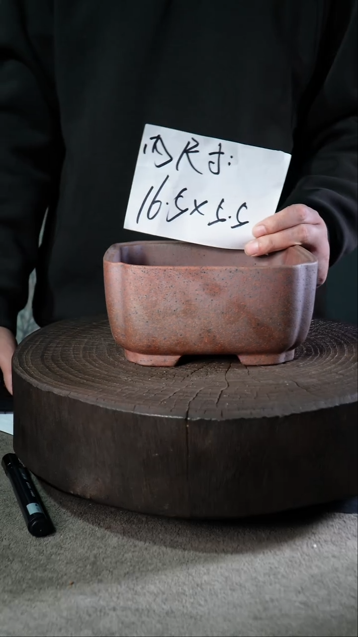 A宜兴紫砂小花盆