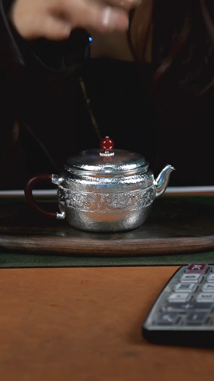 新品手工缠枝莲泡茶银壶