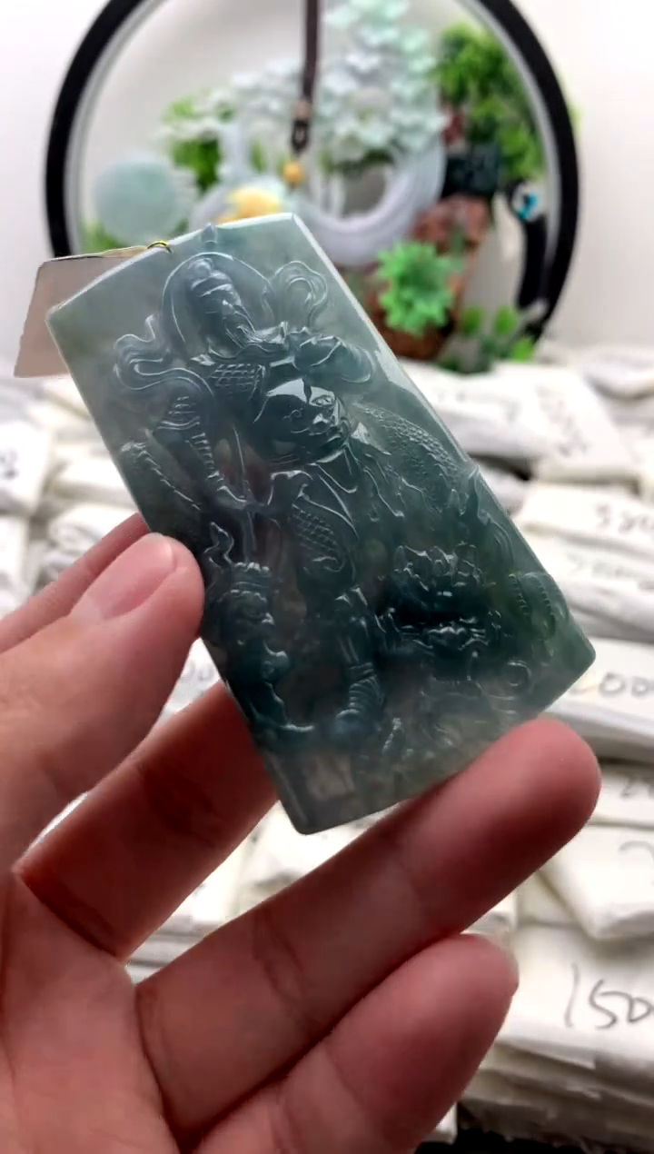 翡翠未镶嵌颈饰关公