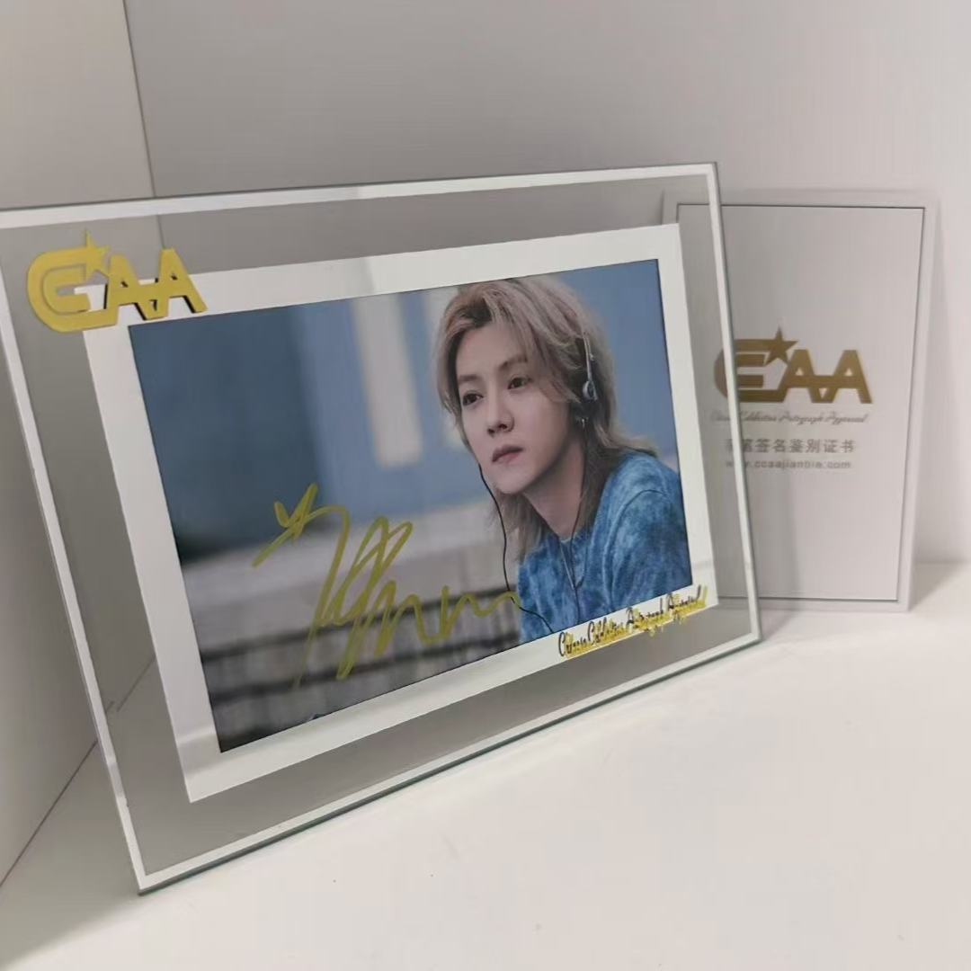  鹿晗亲笔签名带证书 官网可查 精美裱框裱框 礼盒➕礼袋发货包邮