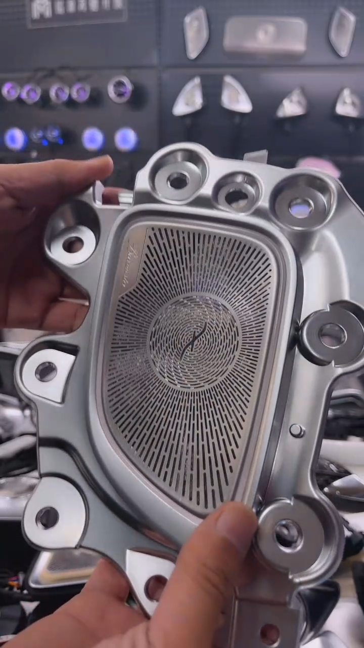 新款 C GLC 四门发光盖板