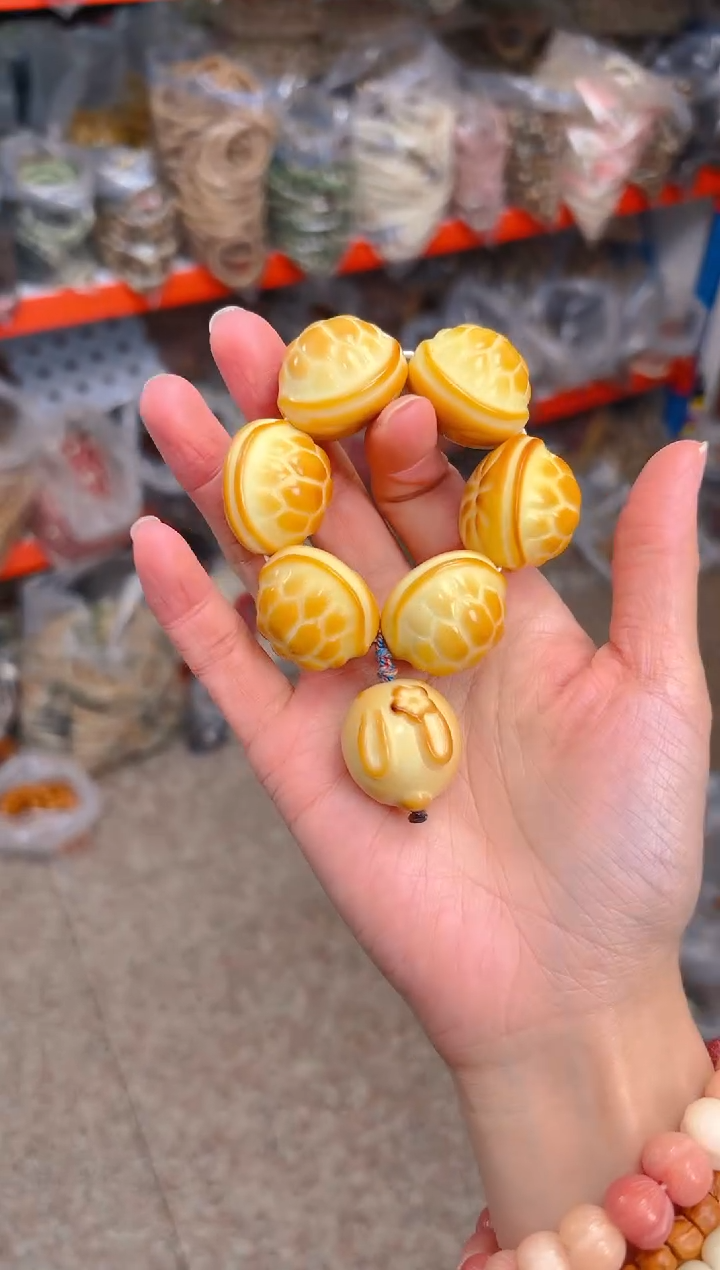 吊坠菩提根/象牙果大卡富甲手捻 黄色花兔 26+