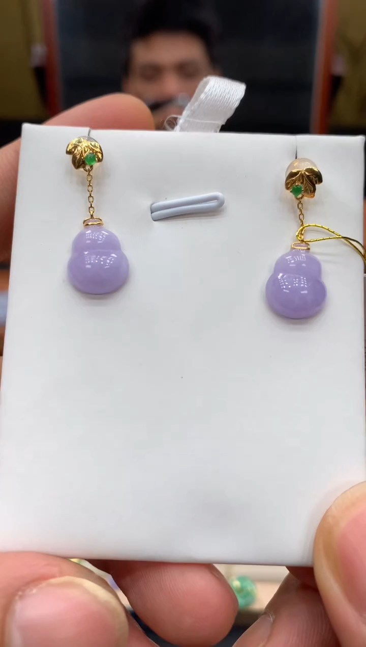 18K金镶嵌翡翠耳饰葫芦耳钉