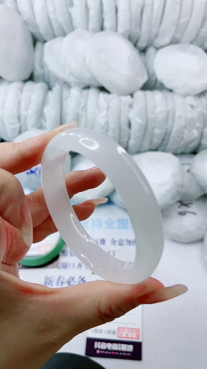 【闪购商品】石英质玉手镯未镶嵌多样性发货B214