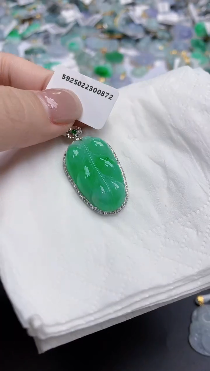 【闪购商品】翡翠颈饰18K金镶嵌天然缅甸翡翠A货