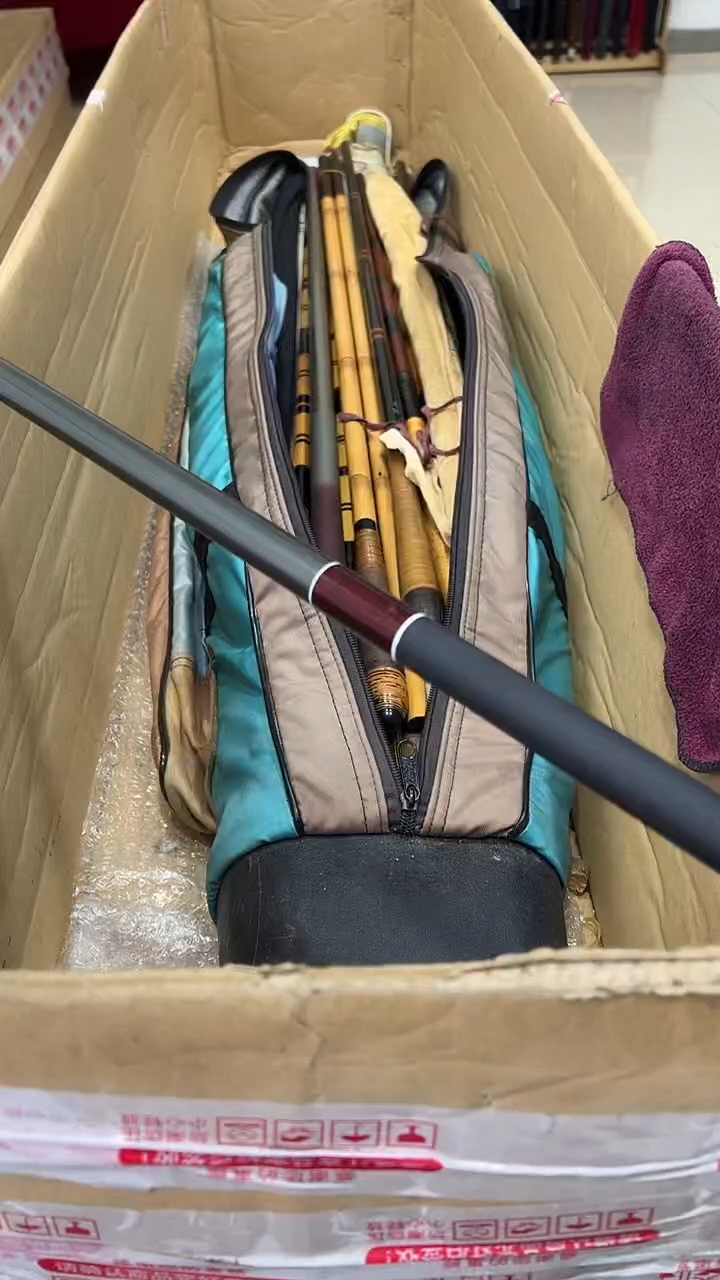 钓****鱼鱼竿 孤品 微瑕疵 以直播间讲解为主 不包邮