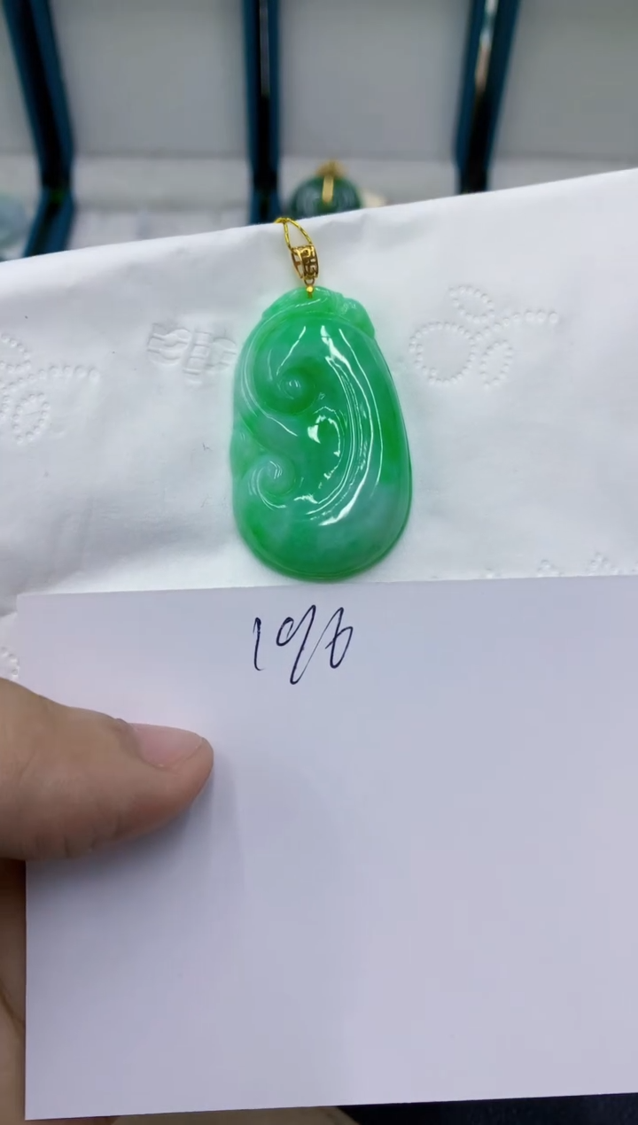 颈饰18K金镶嵌翡翠翡翠