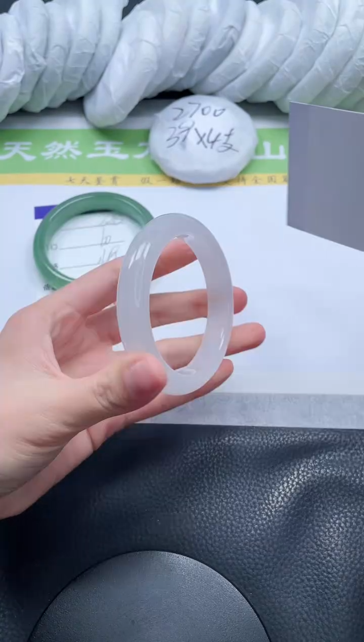 【闪购商品】石英质玉手镯未镶嵌A339-55+