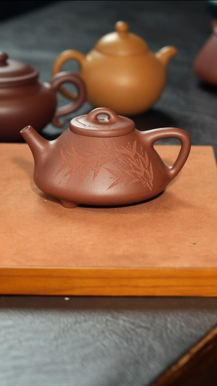 茶壶紫砂半手带刻绘子冶壶