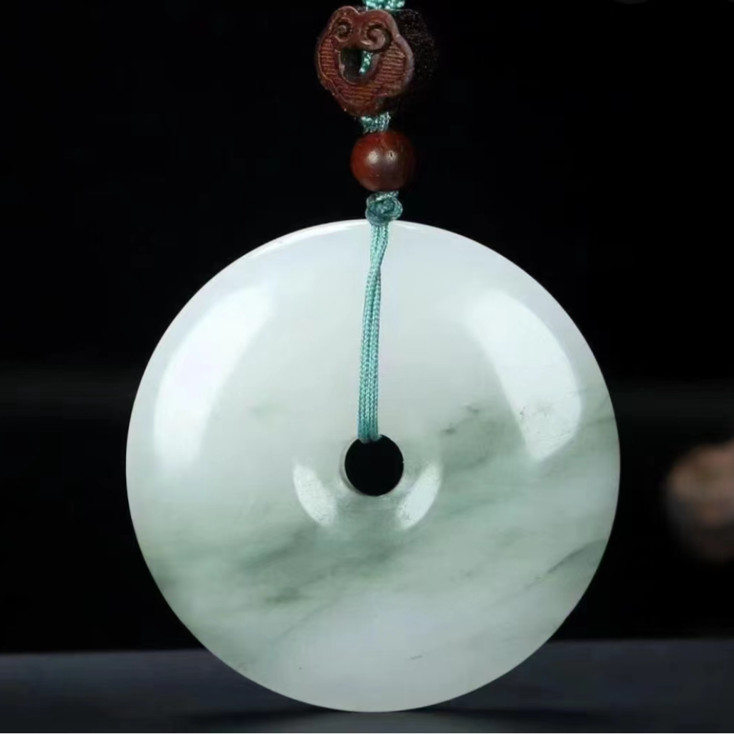 时尚百搭翡翠平安扣