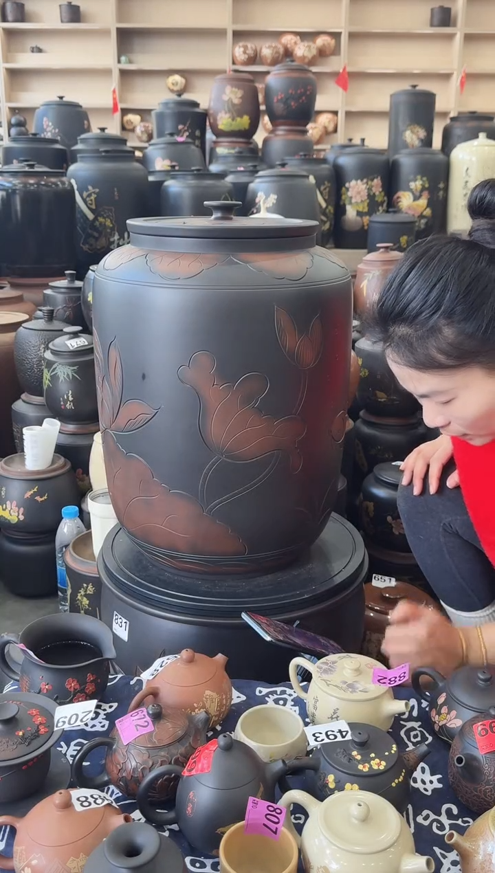 罐瑕疵茶缸高50cm荷花  651