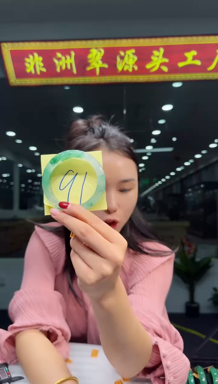 【闪购商品】石英质玉手镯未镶嵌天然A货 非洲翠 手镯（单品）