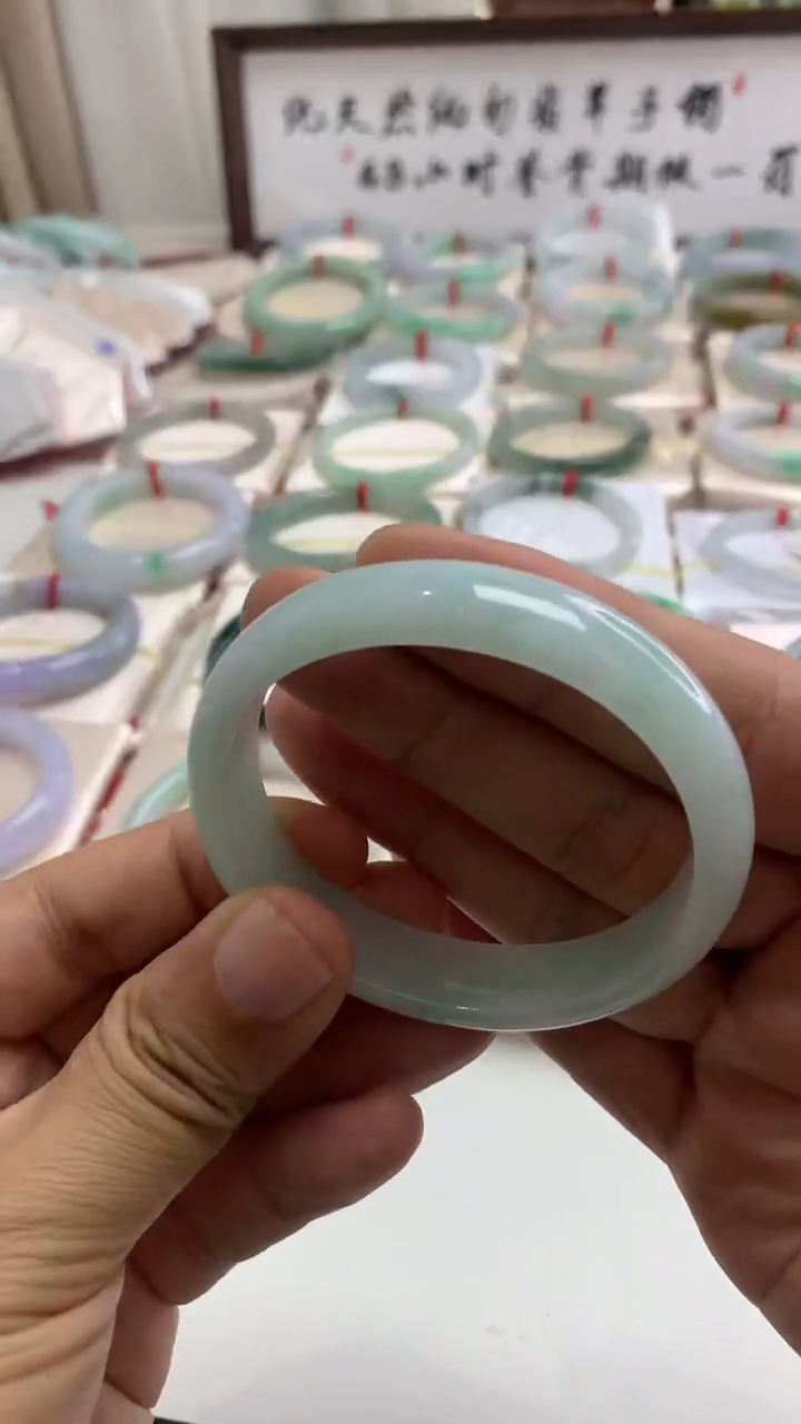 未镶嵌手镯翡翠贵妃飘金丝绿53